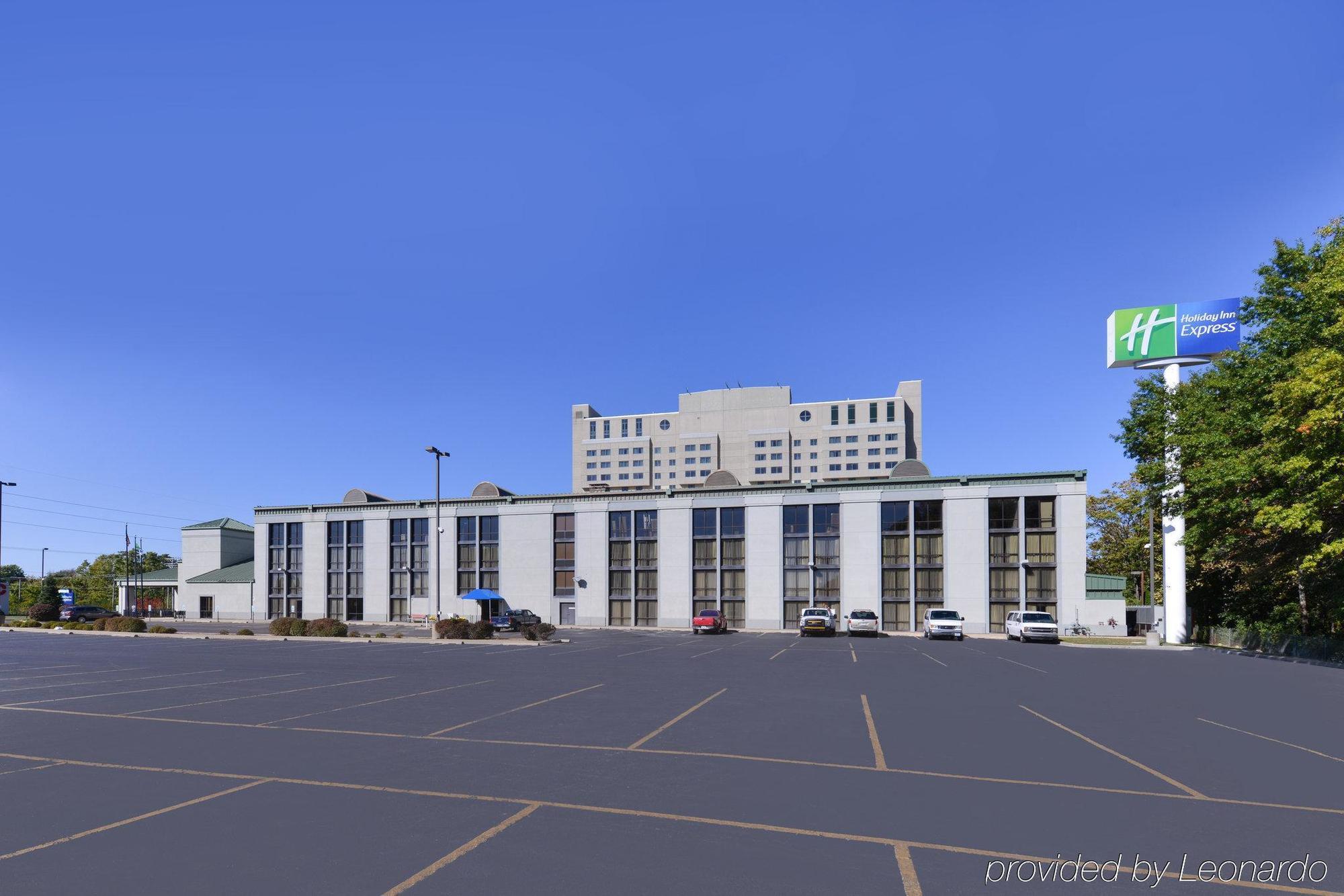 Holiday Inn Express & Suites Springfield, An Ihg Hotel Exterior foto